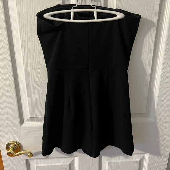 Strapless Black romper with front ruffle - Picture 2 of 2